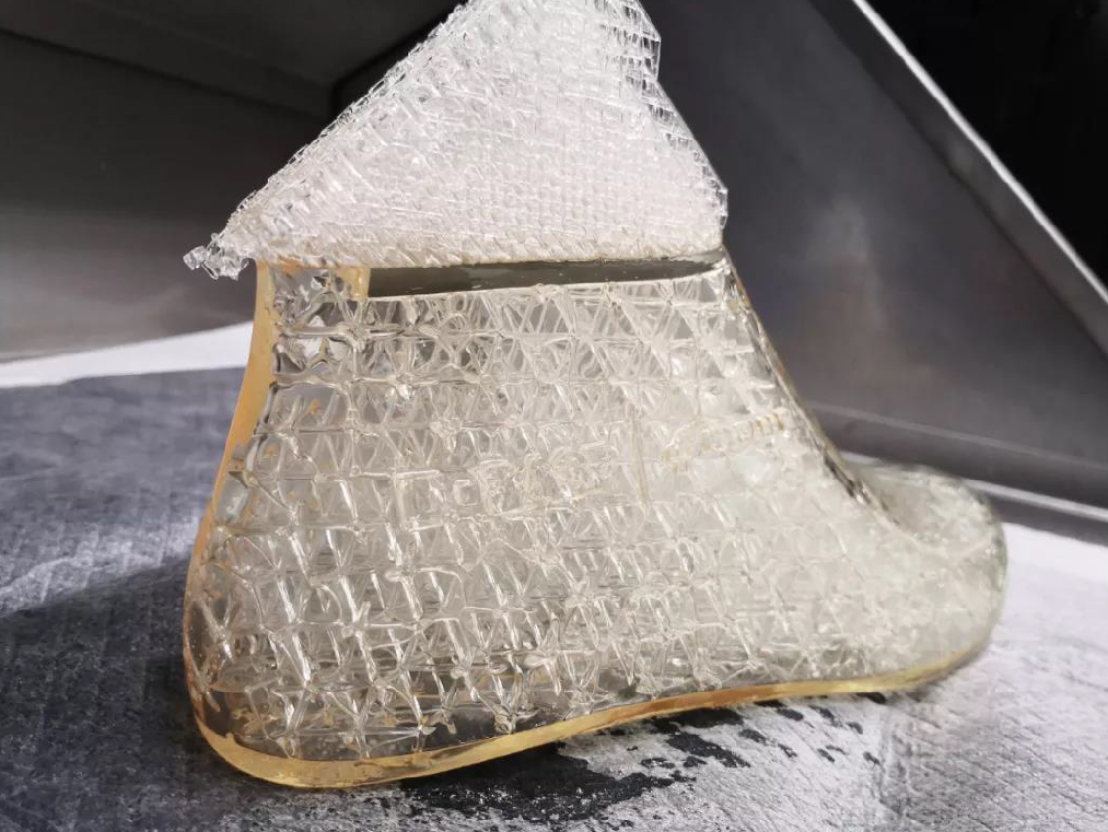 巴斯夫 3D 打印 SLA 鞋楦，晶格结构源自国产 VoxelDance 软件